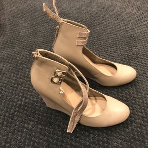 Grey wedge heel